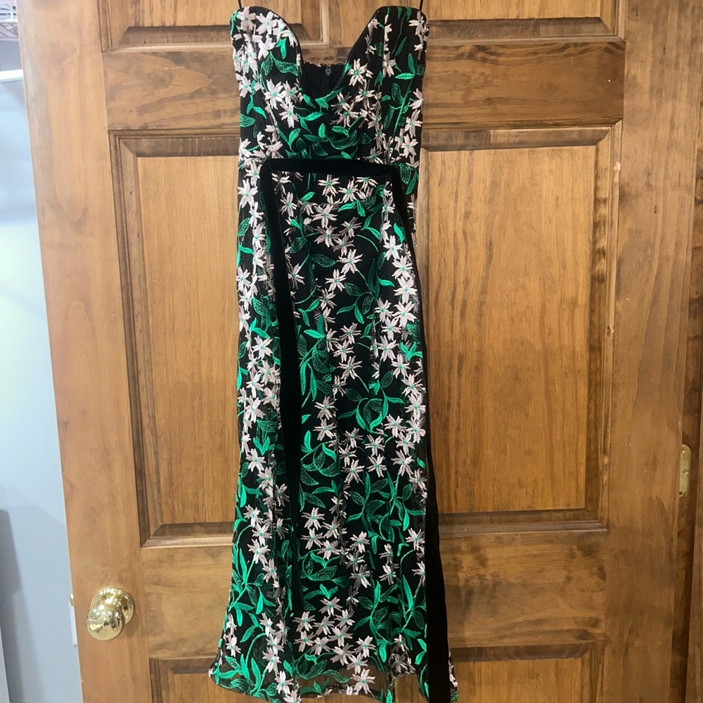 Dress - Picture 2 of 4